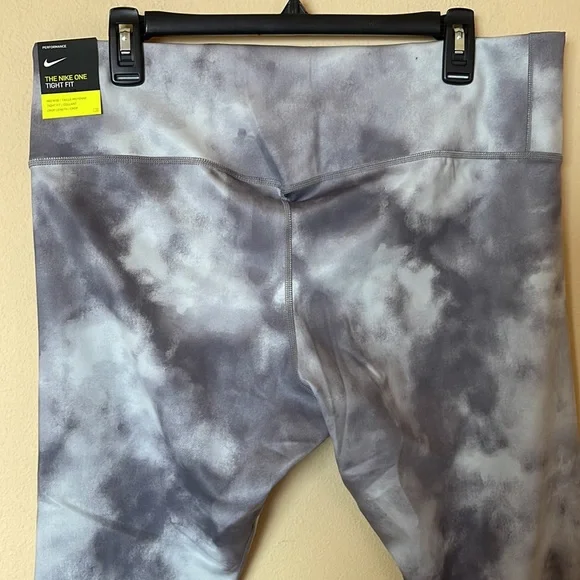 NWT Nike One Icon Clash Mid-Rise Cropped Leggings - Picture 7 of 7
